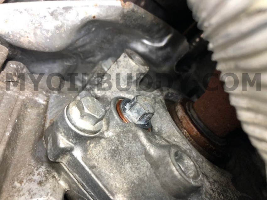 Volvo-angle-gear-fill-drain-plug-location