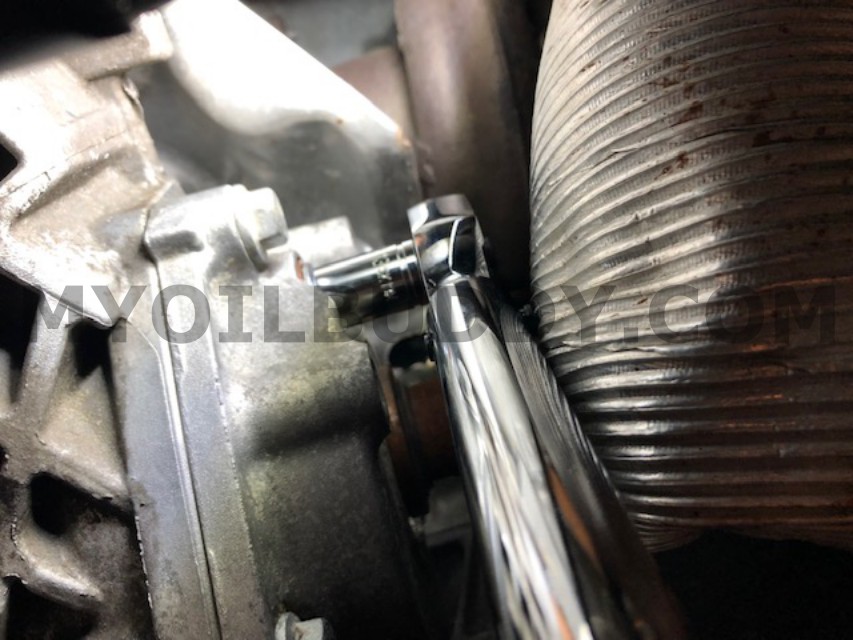 Volvo-angle-gear-torquing-fill-plug